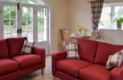 Longhoughton House | Holly Cottage