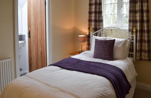 Longhoughton House | Holly Cottage