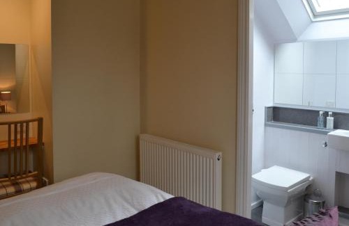 Longhoughton House | Holly Cottage