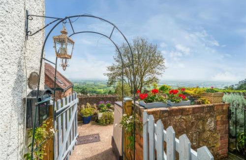 Malvern House | Holly Cottage