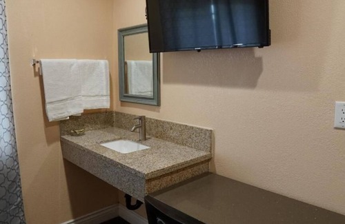 Inglewood Hotel | Holly Crest Hotel - Los Angeles, LAX Airport