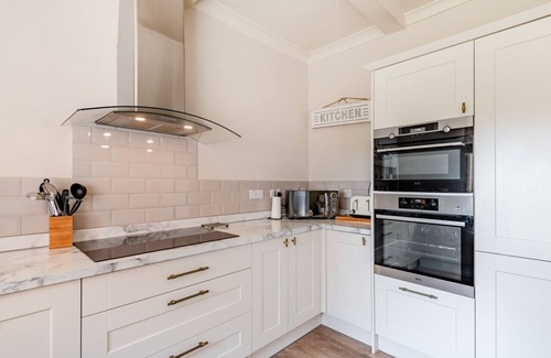 Lincoln House | Holly Farm - Five Bedroom House, Sleeps 10