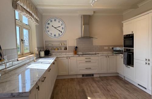 Lincoln House | Holly Farm