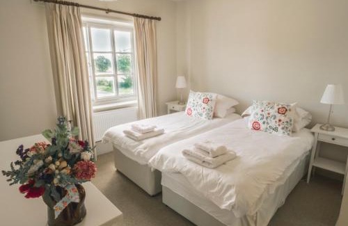 Lincoln House | Holly Farm