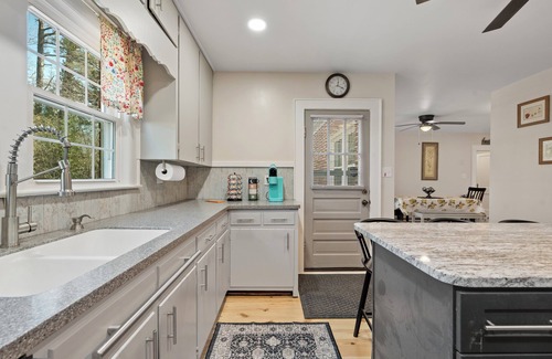 Gastonia House | Holly Hill. 3-bedroom home in Historic Gastonia private yard 20min to Airport