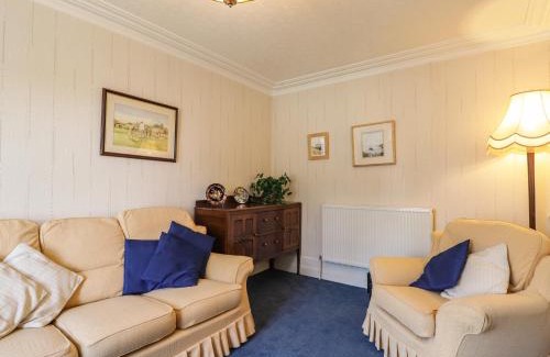 Buckie House | Holly Hoose