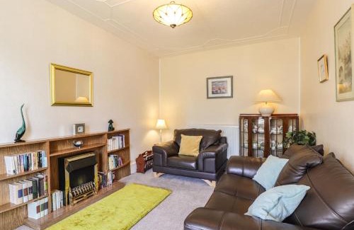 Buckie House | Holly Hoose