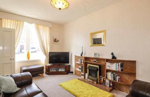 Buckie House | Holly Hoose