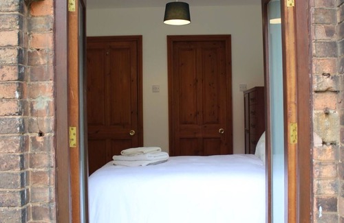 Ravenshead House | Holly Lodge