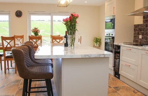 Kingswood House | Holly Lodge
