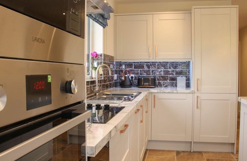 Forden Cottage | Holly Lodge