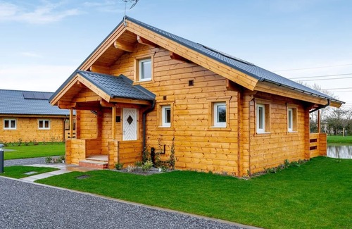 York Ski Chalet | Holly Tree Lodge Accessible