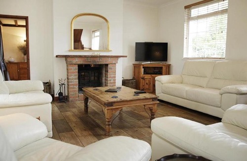 Crynant House | Holly Tree Lodge