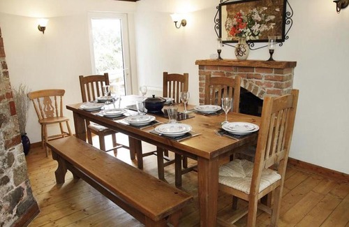 Crynant House | Holly Tree Lodge