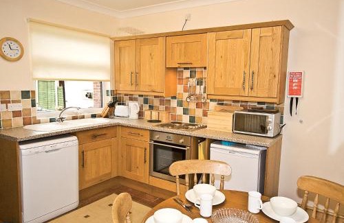 Cheddleton House | Hollybush Cottage - E2800