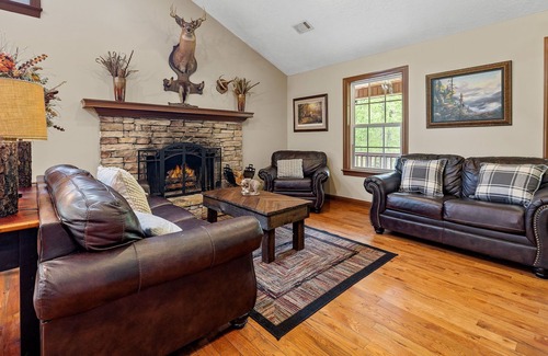 Clarkesville Cabin | Hollywood Cabin Rental