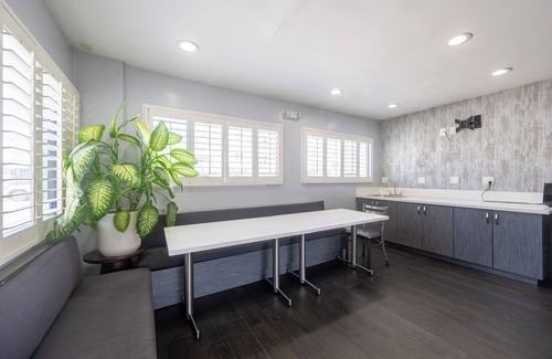 Little Armenia Hotel | Hollywood City Inn