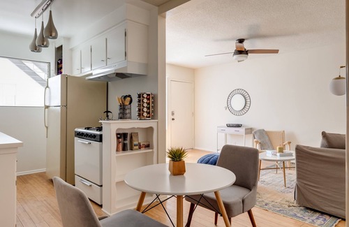 Beachwood Canyon Apartment | Hollywood Hills lifestyle under the Hollywood sign