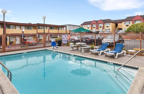 Historic Filipinotown Hotel | Hollywood Inn Express South