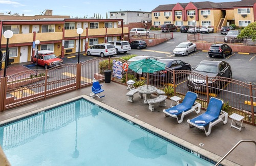 Historic Filipinotown Hotel | Hollywood Inn Express South