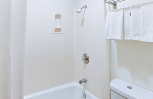Historic Filipinotown Hotel | Hollywood Inn Express South