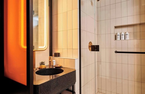 Hollywood Hotel | HOLLYWOOD VOLUME, a Tribute Portfolio Hotel
