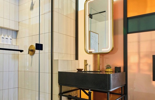 Hollywood Hotel | HOLLYWOOD VOLUME, a Tribute Portfolio Hotel