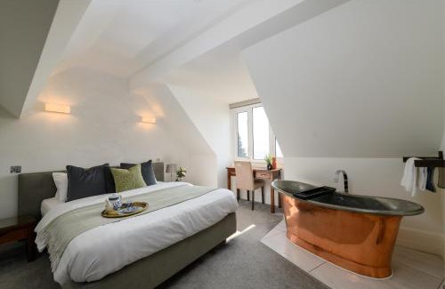 Penarth Apartment | Holm House - Stylish Coastal Suites - Silures Bar & Restaurant On-site
