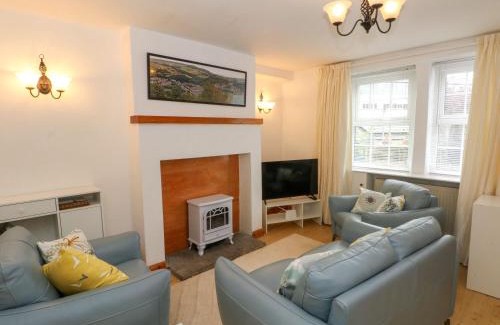 Wadsworth House | Holme Cottage