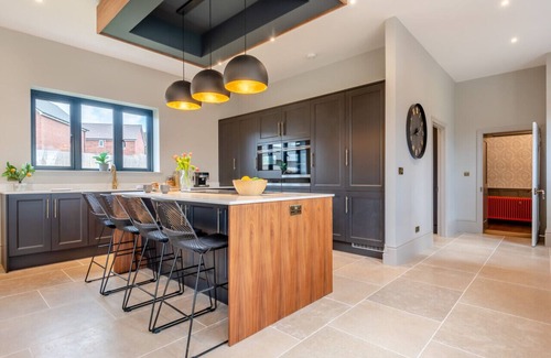 Hereford House | Holmer House Farm - Six Bedroom House, Sleeps 12
