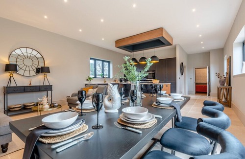 Hereford House | Holmer House Farm - Six Bedroom House, Sleeps 12