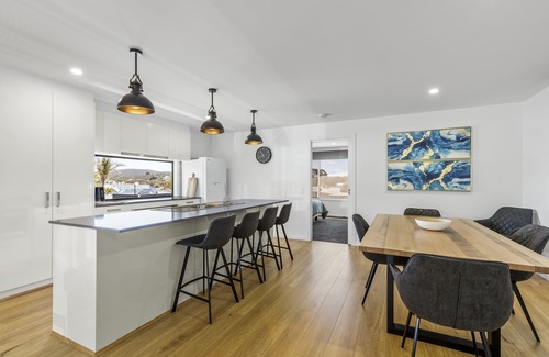 Anglesea House | Holmly 1 - Premium Position, Walk to Everything!