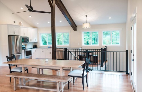 Knoxville House | Holston Springs Private Lodge in Knoxville, TN w/Hot Tub Spa
