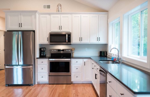Knoxville House | Holston Springs Private Lodge in Knoxville, TN w/Hot Tub Spa