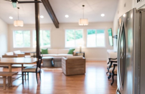 Knoxville House | Holston Springs Private Lodge in Knoxville, TN w/Hot Tub Spa