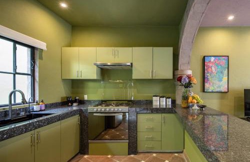 Zona Centro Villa | HOLT Art Deco Retreat in Vibrant 3 Bedroom Villa