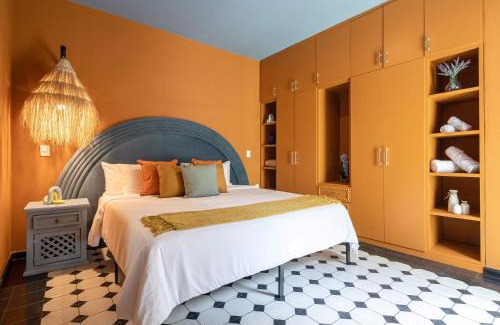 Zona Centro Villa | HOLT Art Deco Retreat in Vibrant 3 Bedroom Villa