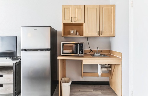 Historic Downtown Kissimmee Hotel | Home 1 Suites Extended Stay - Kissimmee