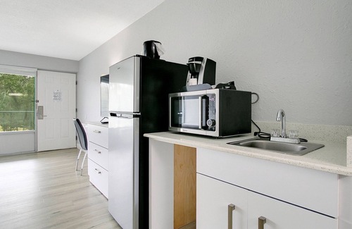 Historic Downtown Kissimmee Hotel | Home 1 Suites Extended Stay - Kissimmee