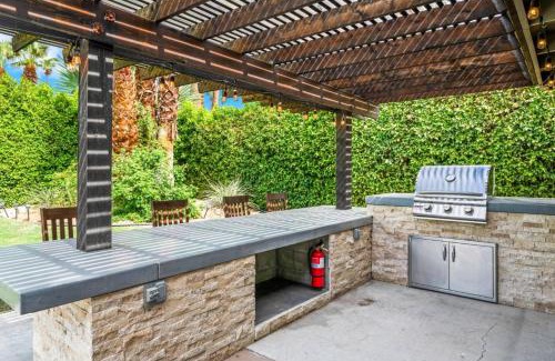 Palm Springs House | *Home - 2117 S Divot Ln, Palm Springs