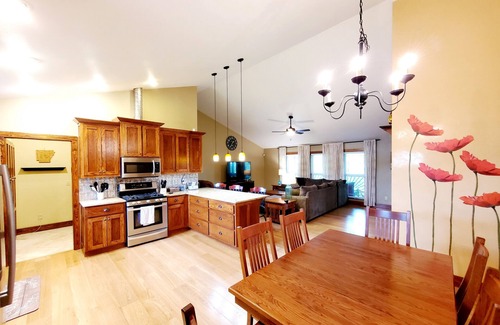 Shirley House | Home 3 Minutes from Fairfield Bay Marina and UTV Trails