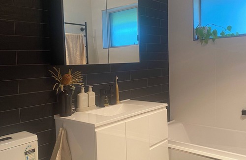 Crafers West House | Home among the gum trees, just 15 minutes from city centre