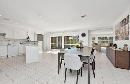 Lovedale House | Home Among the Gum Trees - Lovedale. Central to wineries and wedding venues