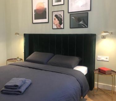 Vizivaros Apartment | Home at the Castle
