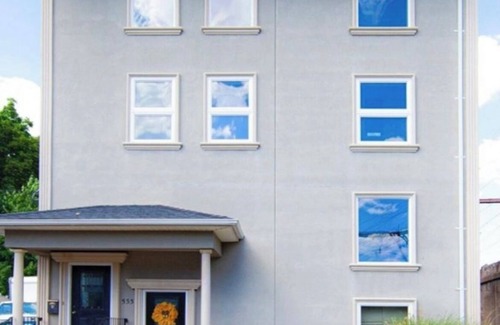Orange House | Home Away Fr Home Near NWK Penn/Prudential CTR/NYC