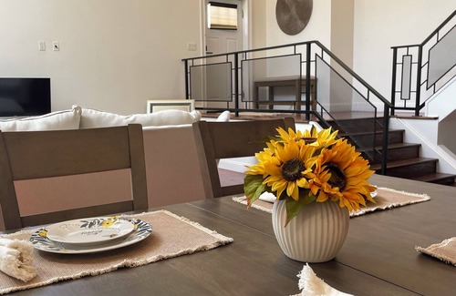 Orange House | Home Away Fr Home Near NWK Penn/Prudential CTR/NYC