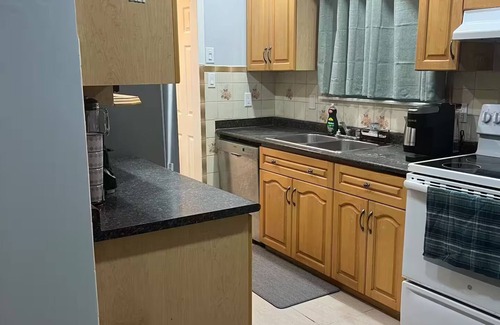 Malton House | Home away from Home-YYZ Airport