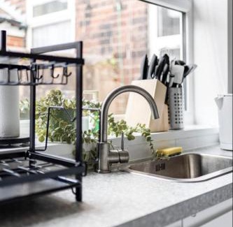 Stoke-on-Trent House | Home Away From Home Local To A Lot Of Amenities