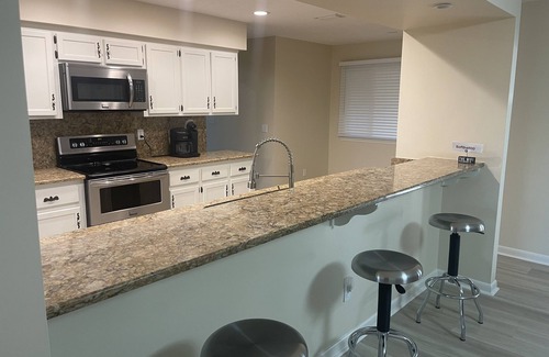 Jacksonville House | Home Away from Home! Close to Everything! JU only 5 Mins Away!