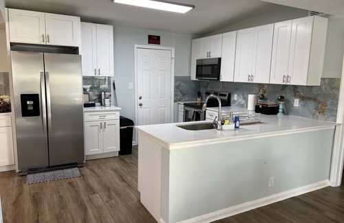 Riverview House | Home Away from Home! 18 min. from Jax Airport and 14 min. from Everbank Stadium